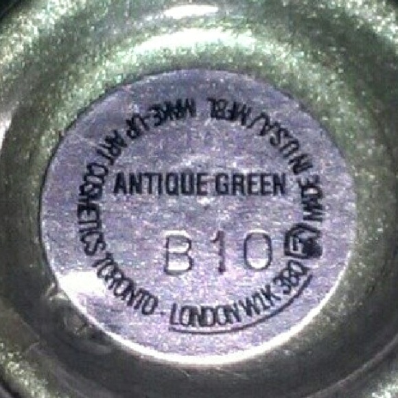 mac • LE pigment - antique green - Picture 3 of 4
